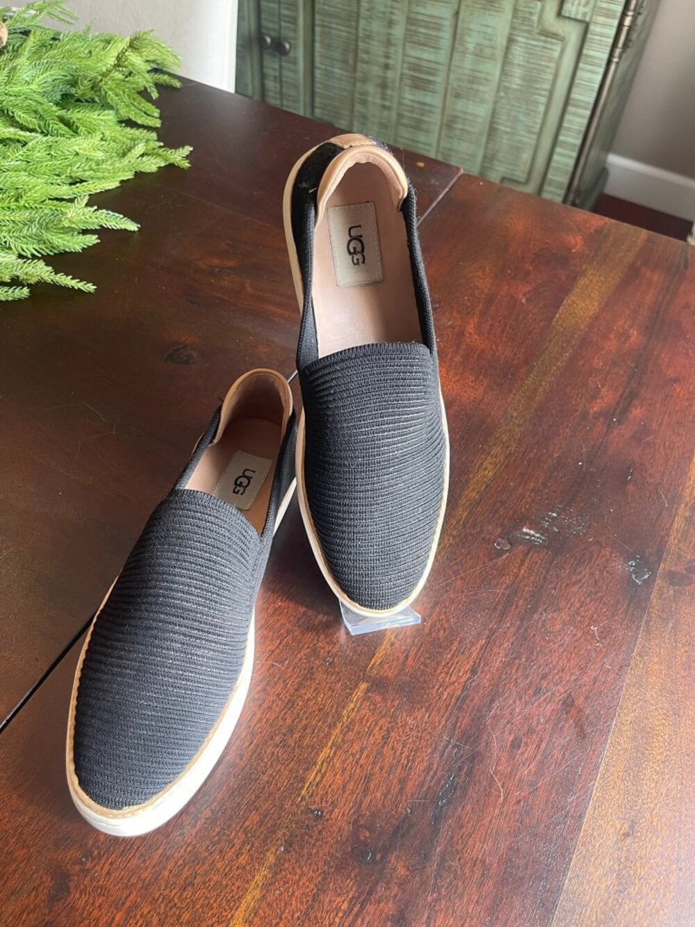 UGG Sammy Knit Black Sneakers SZ 9